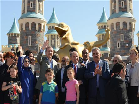 Эрдоган принял участие в открытии тематического парка Vialand