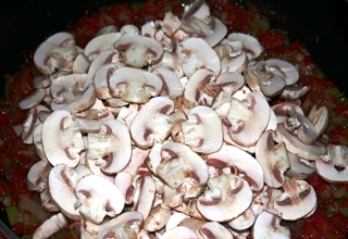Рецепты приготовления грибного пирога и сладости из груши