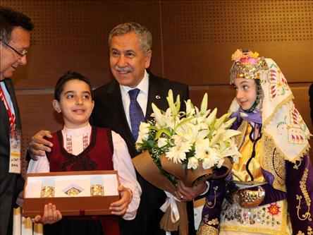  В рамках праздника 23 апреля в Анкару прибыли дети из разных стран мпира