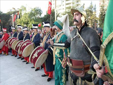  В Стамбуле состоялся торжественный марш военного оркестра по случаю 559-ой годовщины завоевания города
